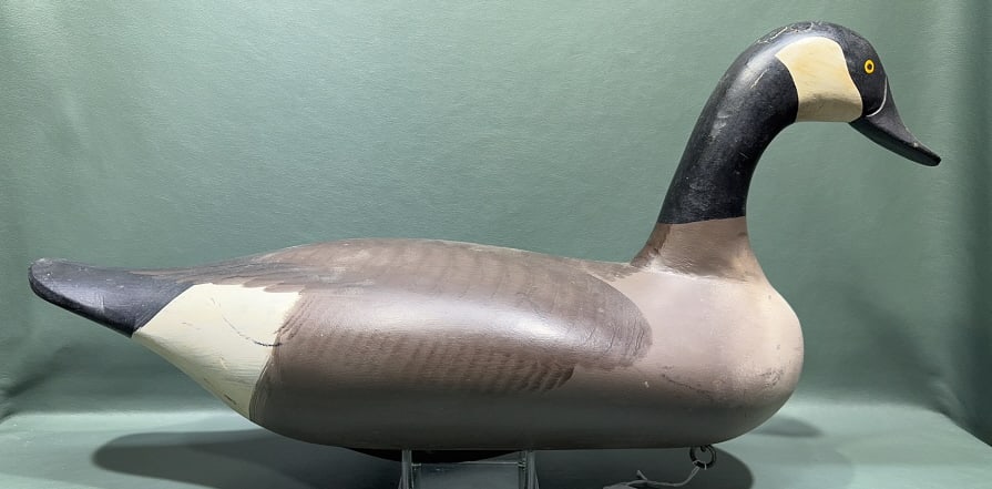 MAIDSON MITCHELL CANADA GOOSE WORKING DECOY: 25-1/2" X 12" X 9"