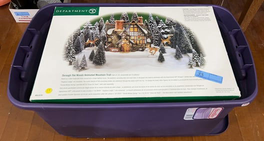 COLLECTION OF DEPARTMENT 56 CHRISTMAS VILLAGE DECO
