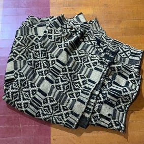 BLACK & TAN ANTIQUE COVERLET