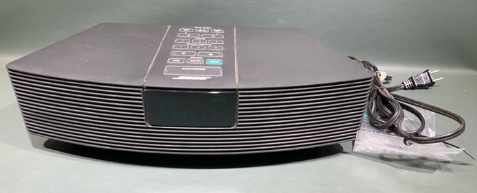 BLACK BOSE RADIO