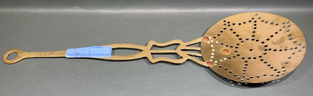 LARGE BRASS STRAINER (1 of 4)
