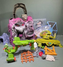MASTERS OF THE UNIVERSE VILLAGES & ACCESSORIES