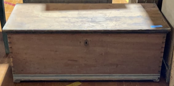 ANTIQUE DOVETAILED BLANKET CHEST