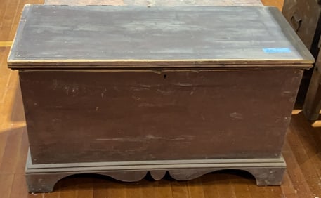 ANTIQUE PAINT DECORATED COUNTRY BLANKET CHEST