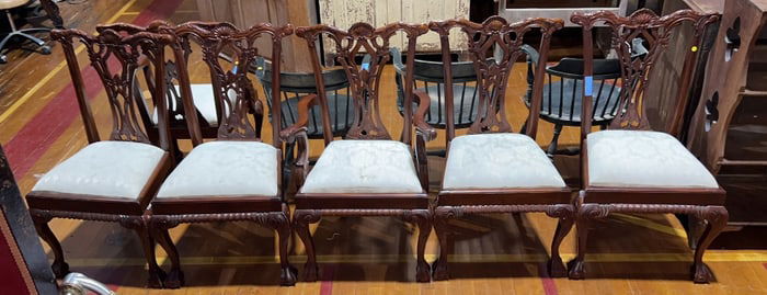 SET OF 6 MAHOGANY CHIPPENDALE STYLE CHAIRS