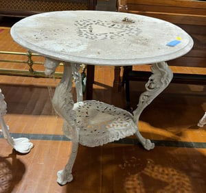 CAST ALMUMINUM PATIO TABLE