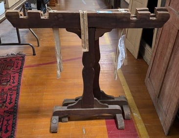 VINTAGE QUILT FRAME FOR MAKING QUILTS
