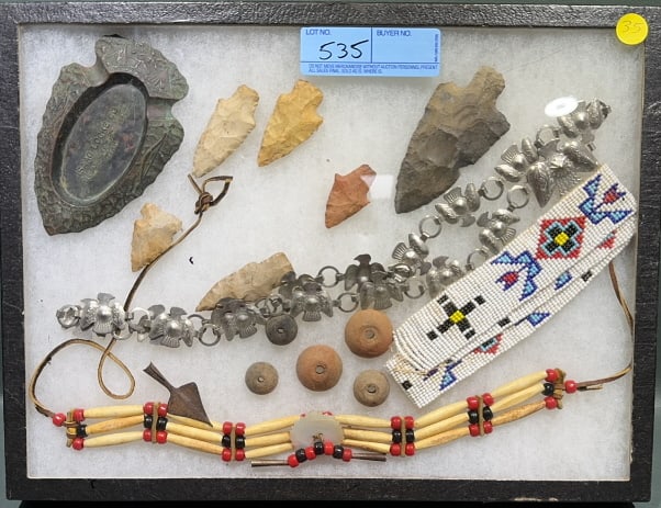 COLLECTION OF VARIOUS NATIVE AMERICAN ARROW HEADS (1 of 6)