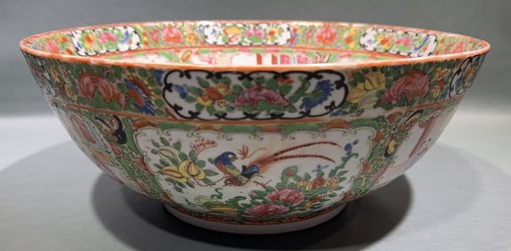 LARGE ANTIQUE ROSE MEDALLION BOWL