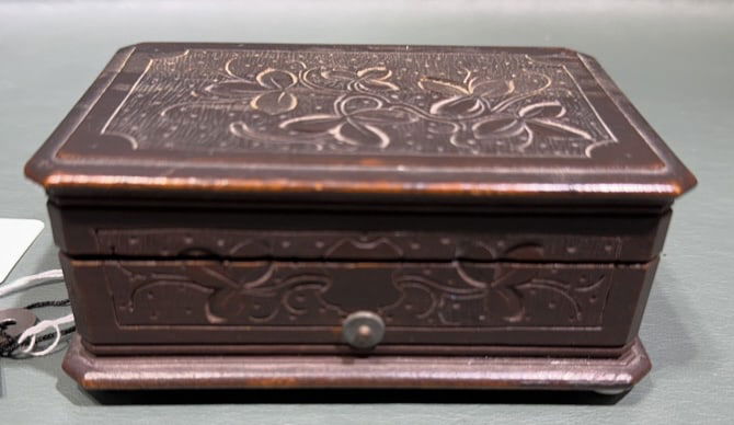 SMALL CARVED WOODEN MUSIC BOX (1 of 6)