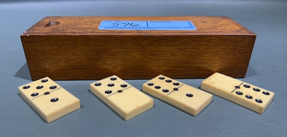 SET OF ANTIQUE DOMINOS IN WOODEN BOX