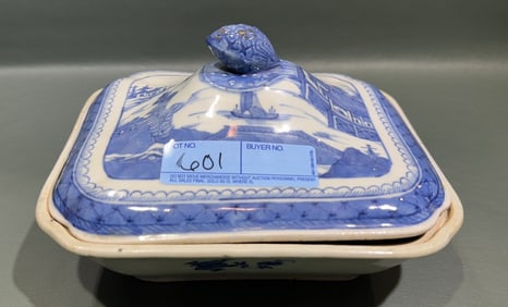 ANTIQUE CANTON COVERED VEGETABLE