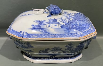 ANTIQUE CHINESE EXPORT BLUE & WHITE TUREEN