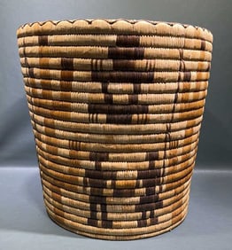 MONUMENTAL VINTAGE NATIVE AMERICAN "PAPAGO" BASKET