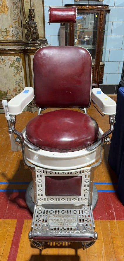 THEO A KOCHS VINTAGE BARBER CHAIR (1 of 6)