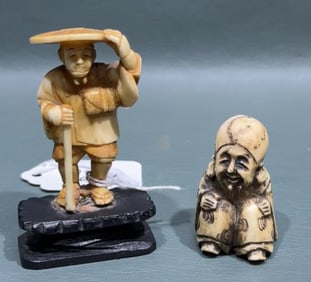 2 JAPANESE CARVED NETSUKE FIGURES