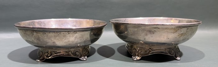 PAIR OF MEXICAN STERLING FOOTED BOWLS