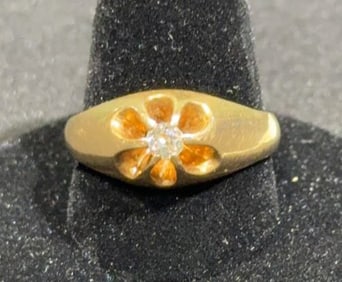 14KT GOLD & DIAMOND RING