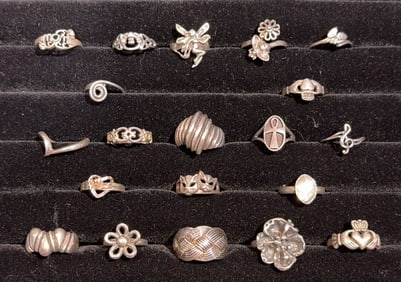 COLLECTION OF 20 STERLING RINGS
