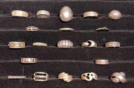 COLLECTION OF 20 STERLING RINGS