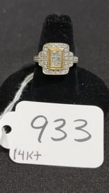14 KT GOLD RING W/ DIAMONDS