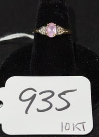 10 KT GOLD LADIES RING