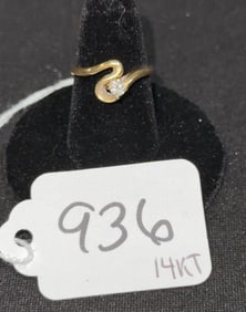 14 KT GOLD & DIAMOND RING