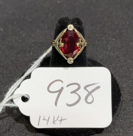 14 KT GOLD RING W/ BUTTERFLIES AND RUBY