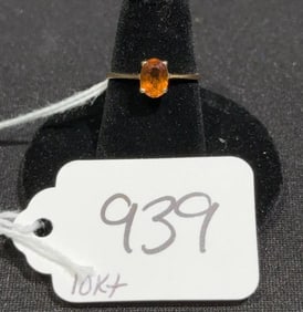 10 KT GOLD LADIES RING W/ YELLOW STONE