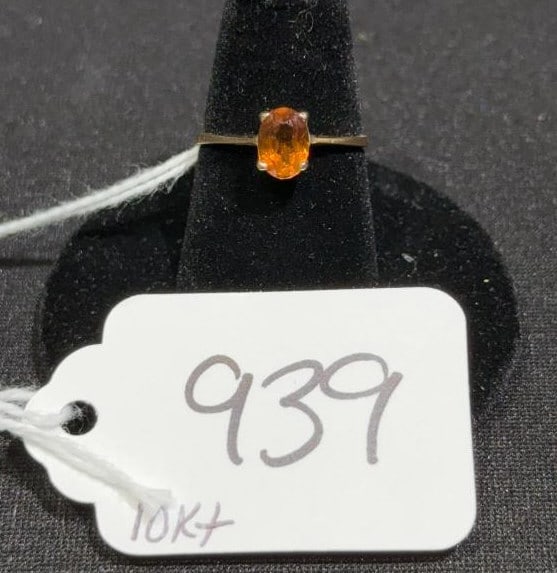 10 KT GOLD LADIES RING W/ YELLOW STONE (1 of 3)