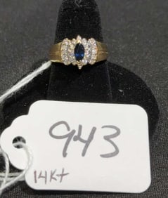 14 KT GOLD LADIES RING W/ SAPPHIRE & SMALL