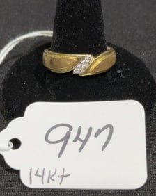 14 KT GOLD MEN?S RING W/ DIAMONDS