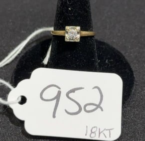 18 KT GOLD DIAMOND RING