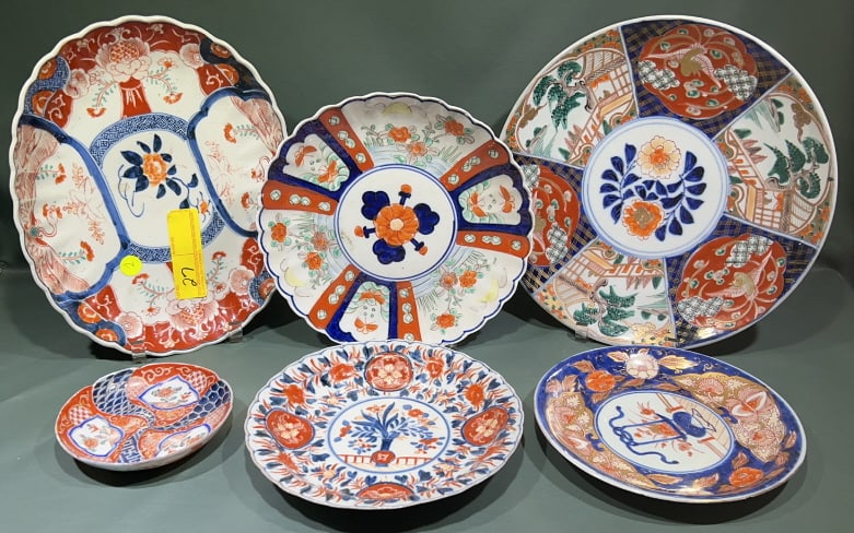 COLLECTION OF IMARI PLATTERS & PLATES: LARGEST 12"