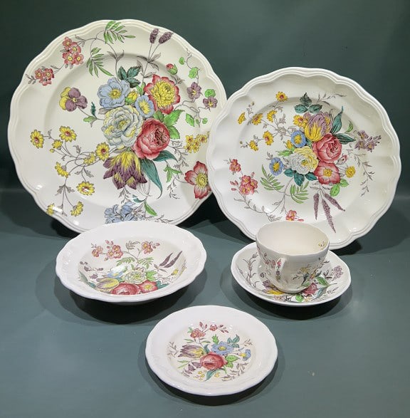 SET OF SPODE "GAINSBOROUGH" DISHES (1 of 6)