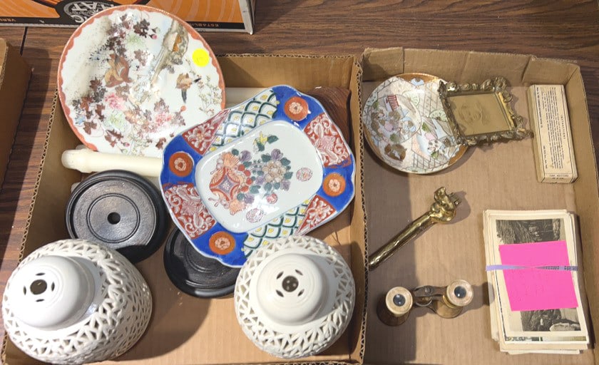 ORIENTAL PORCELAIN, POSTCARDS & NUT CRACKER LOT: 6"