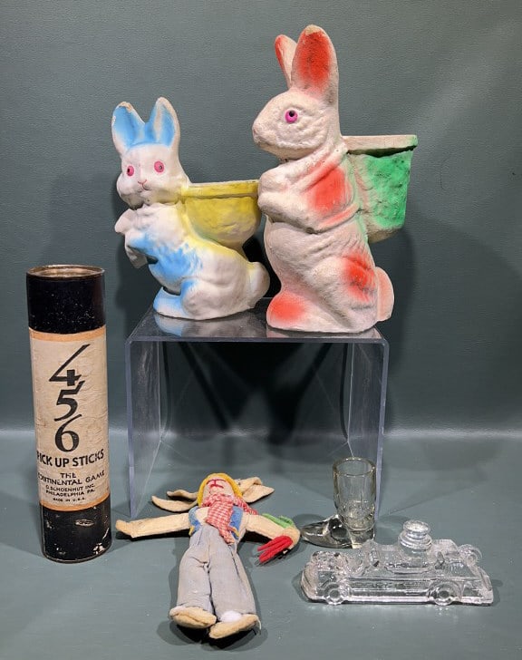 VINTAGE CANDY CONTAINERS & TOY LOT (1 of 6)