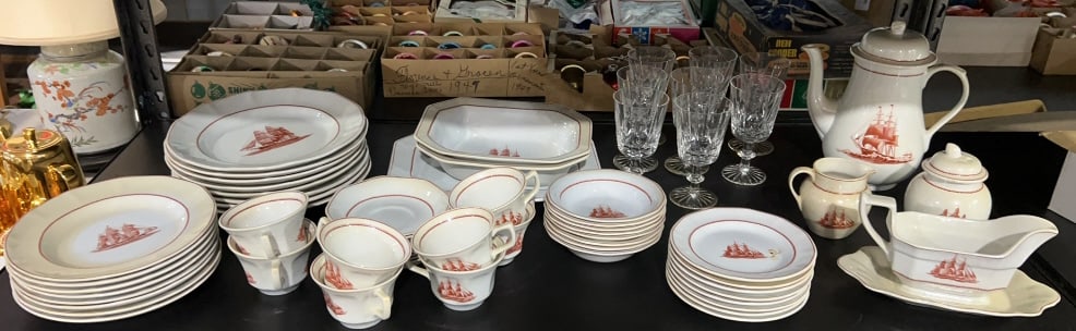 SET OF WEDGEWOOD "FLYING CLOUD" DISHES (1 of 5)