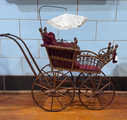 ANTIQUE WICKER BABY BUGGY (1 of 12)