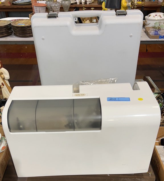 ELLEGANTE "BABY LOCK" SEWING MACHINE & CASE (1 of 4)