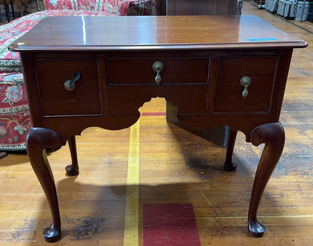 ANTIQUE WALNUT QUEEN ANNE LOWBOY (1 of 4)