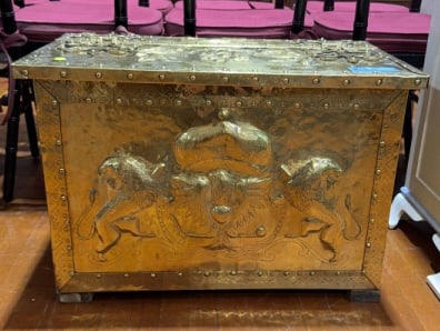 DECORATED BRASS WOOD BOX: 28" X 17" X 19"