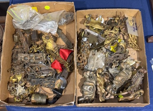 2 BOXES OF VARIOUS HARDWARE  / DRAWER PULLS (1 of 7)