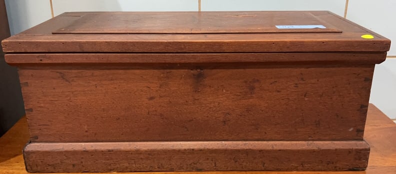 VINTAGE WOOD TOOL BOX (1 of 4)