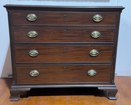 ANTIQUE MAHOGANY CHIPPENDALE CHEST W/ QUARTER COLU (1 of 6)