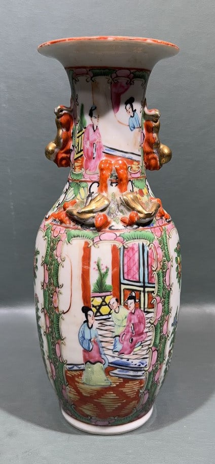 ANTIQUE ROSE MEDALLION VASE: 10"