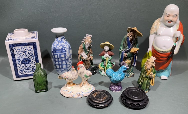 COLLECTION OF ORIENTAL FIGURES & VASE LOT: 8"