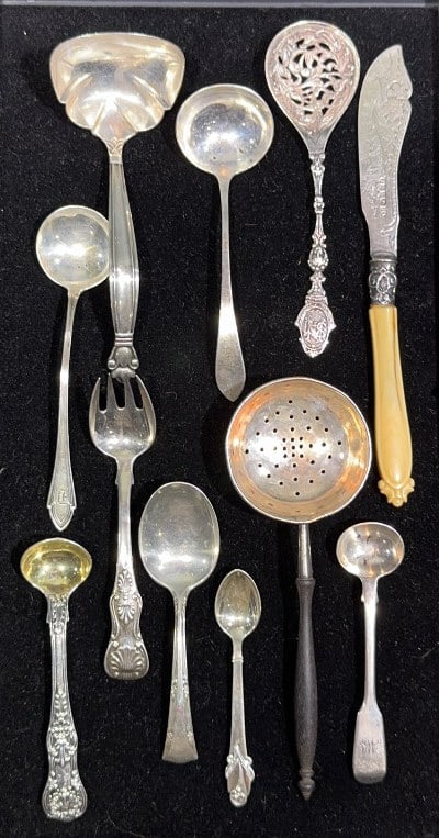 LOT OF VARIOUS STERLING LADLES & SERVING PIECES: 7-3/4"