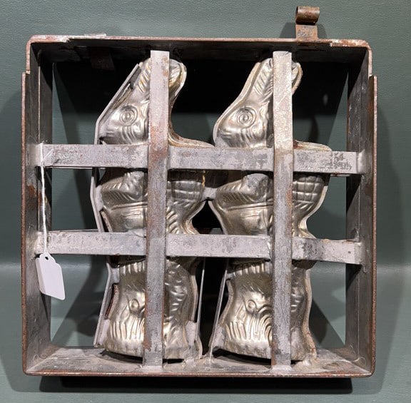 VINTAGE EASTER BUNNY CHOCOLATE MOLD (1 of 3)