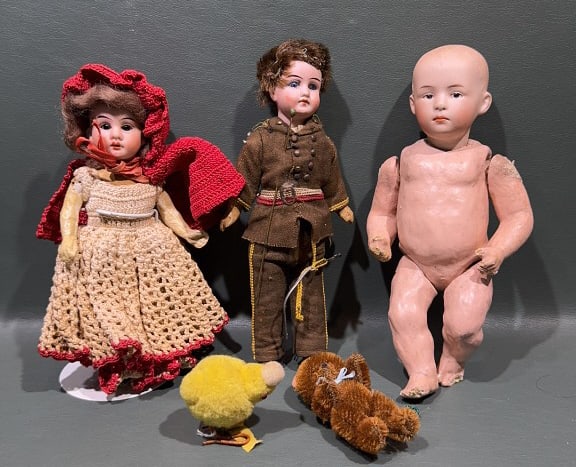 3 SMALL VINTAGE PORCELAIN DOLLS (1 of 7)